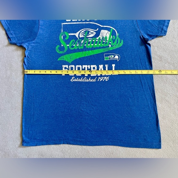 Starter Seattle Seahawks NFL Men’s T-Shirt Blue Size Large Short Sleeve - Picture 3 of 7